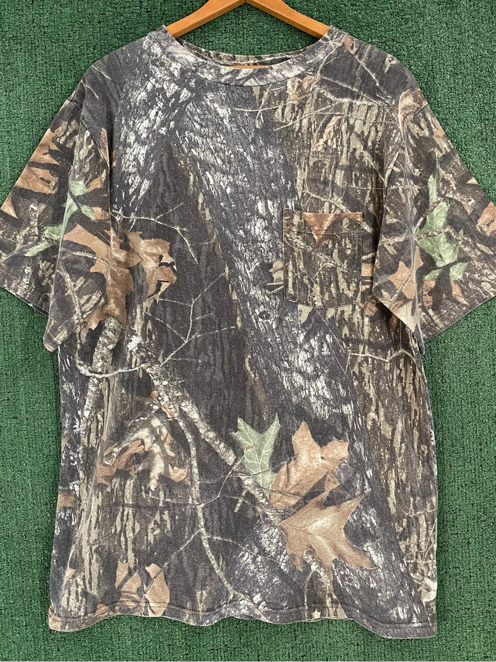 VTG Y2K Jerzees Outdoors Mossy Oak Break Up Camouflage Pocket T-Shirt Mens Large